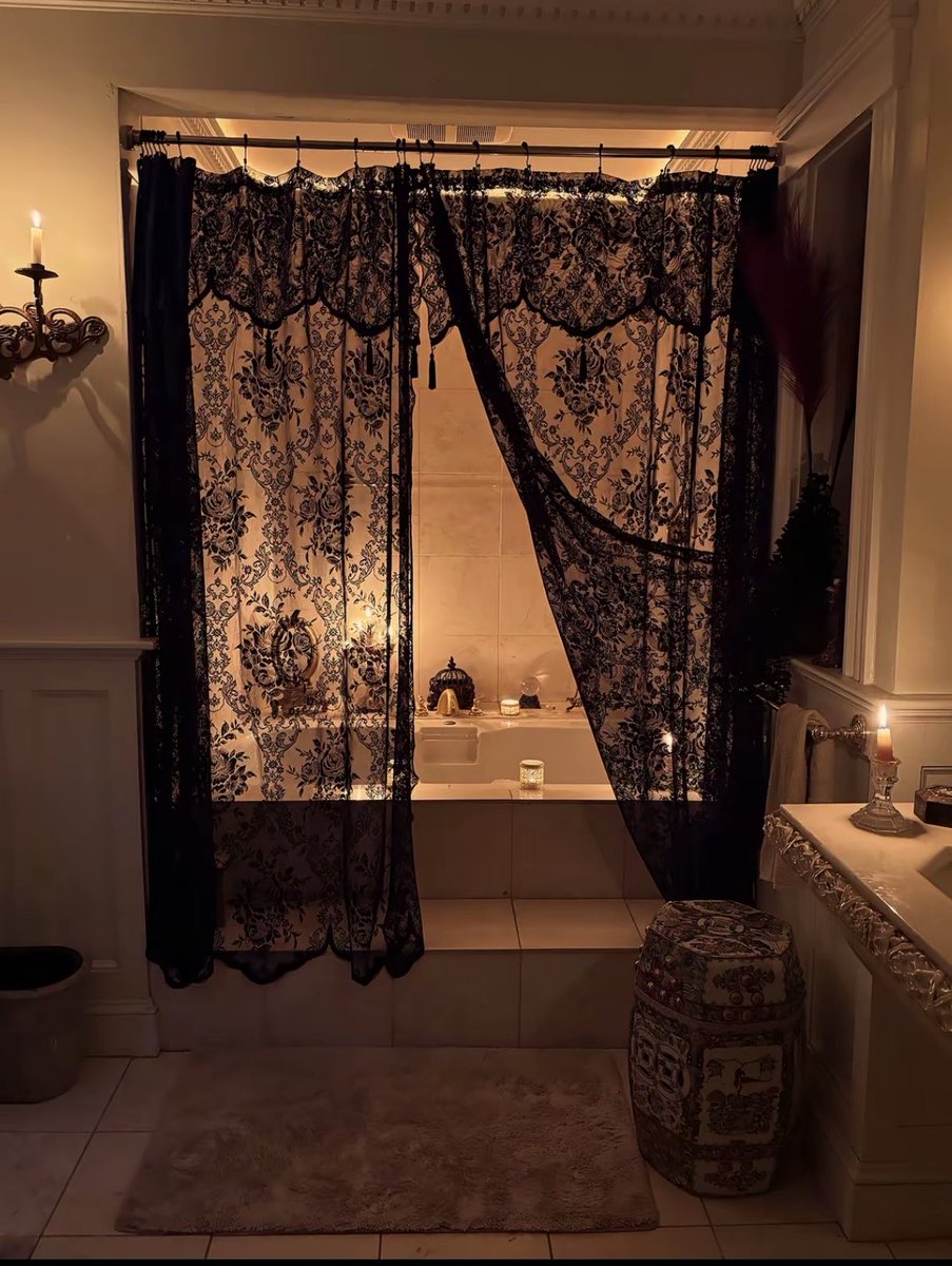 prtygal777's tweet photo. this bathroom https://t.co/Wr59YZ63bJ