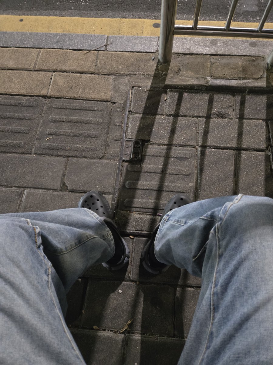 _xunchang_'s tweet photo. #珠海 #珠海实习 疲惫的日子 缺乏倾诉的渠道 无法畅所欲言 回归😭 https://t.co/Gj3MdrwkAO