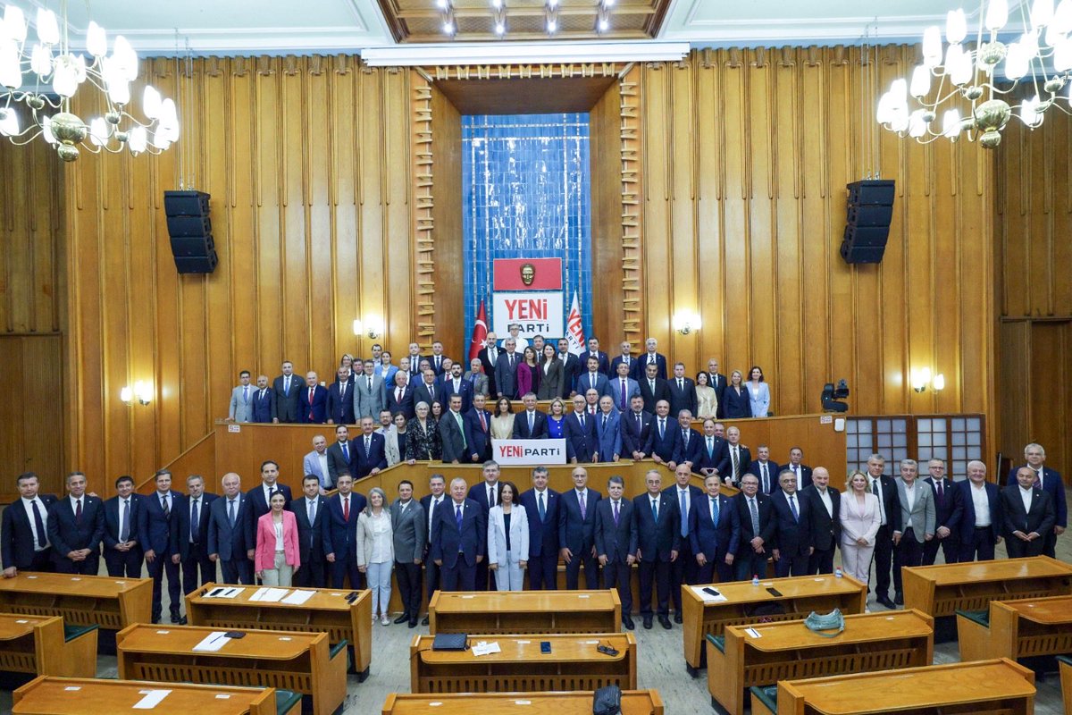 alimahir's tweet photo. Genel Başkanımız Sayın Özgür Özel’in liderliğinde, YENİ Parti olarak TBMM’deki ilk kapalı grup toplantımızı gerçekleştirdik.

Milletimizden aldığımız güç ve inançla; bu ülkeye umudu, adaleti ve değişimi hep birlikte getirmekte kararlıyız.

Yolumuz açık, inancımız tam! https://t.co/GGvCQcdipS
