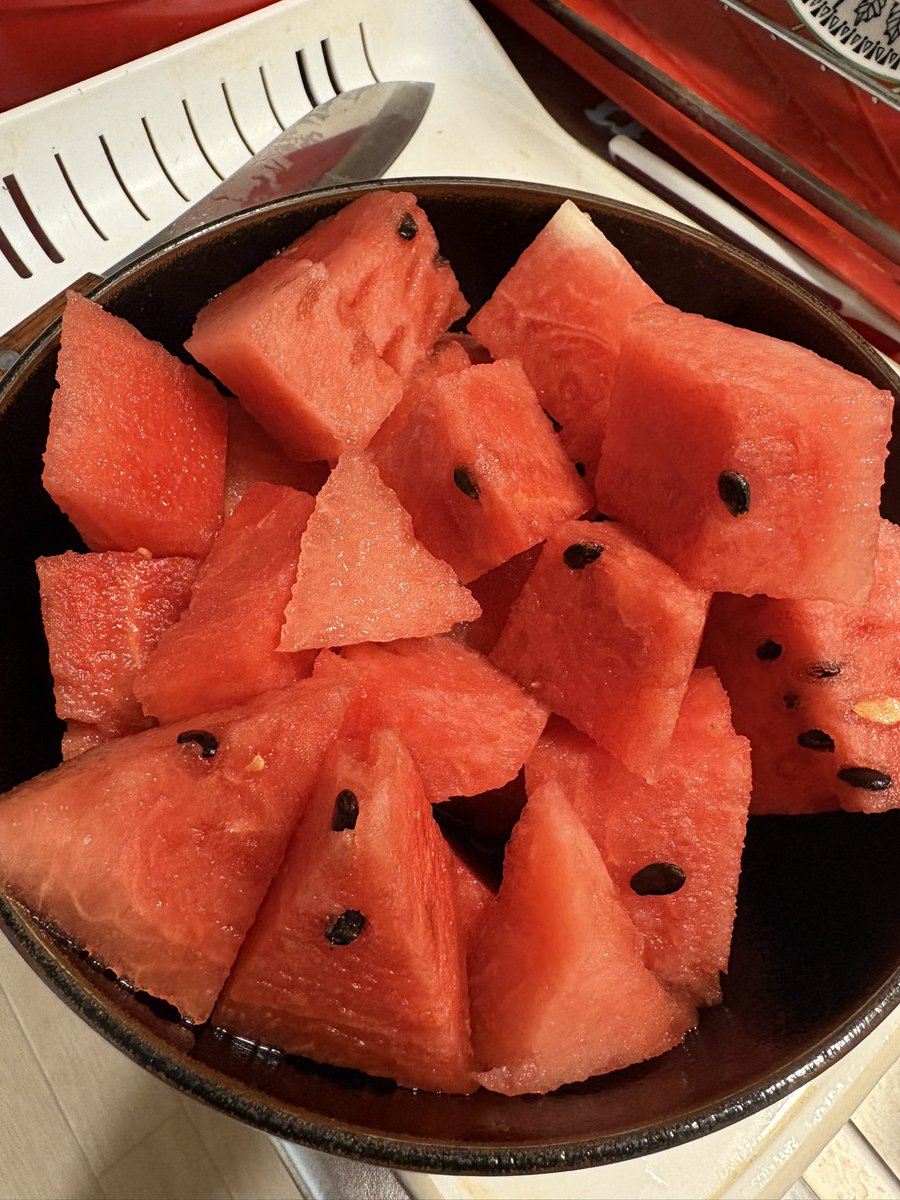 chancovw's tweet photo. 今日の夕ご飯は🍉とスイカの皮とソーセージのコンソメスープ https://t.co/wJGIa1tZVB