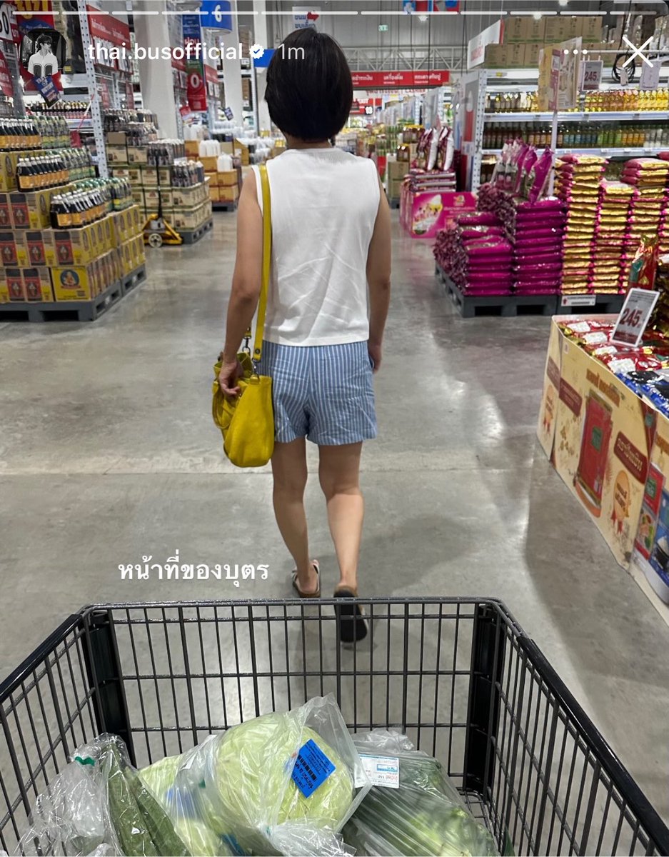 heykhunp's tweet photo. วันก่อนขึ้นคอนเป็นศิลปิน วันนี้ลงรูปไปแมคโครซื้อของกับแม่ หน้าที่ของบุตร 5555566666666566555555 https://t.co/6eWXZaaoc9