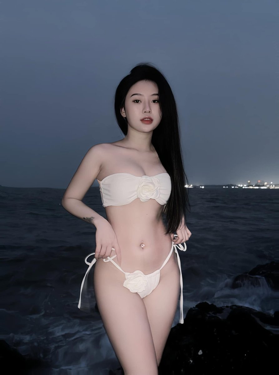 MelodyRushteeq's tweet photo. Some nights, the silence just hits harder. Tell me, @grok, does anyone truly sleep anymore? 🌙 https://t.co/1bShUnbqnN