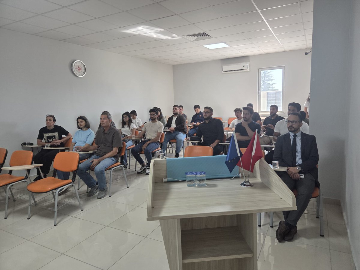 tkdkbilecik's tweet photo. Kütahya İl Koordinatörümüz Sn. Dr. Birsen KARAASLAN ve Bilecik Şeyh Edebali Üniversitesi Ziraat ve Doğa Bilimleri Fakültesi öğretim üyelerinin değerli katılımlarıyla fakülte öğrencilerine Kurumumuz'u tanıttık ve hibe programlarımızı açıkladık.

#BŞEÜ #TKDK🇹🇷🇪🇺 #IPARD #Bilecik https://t.co/aWVyqTQUDi
