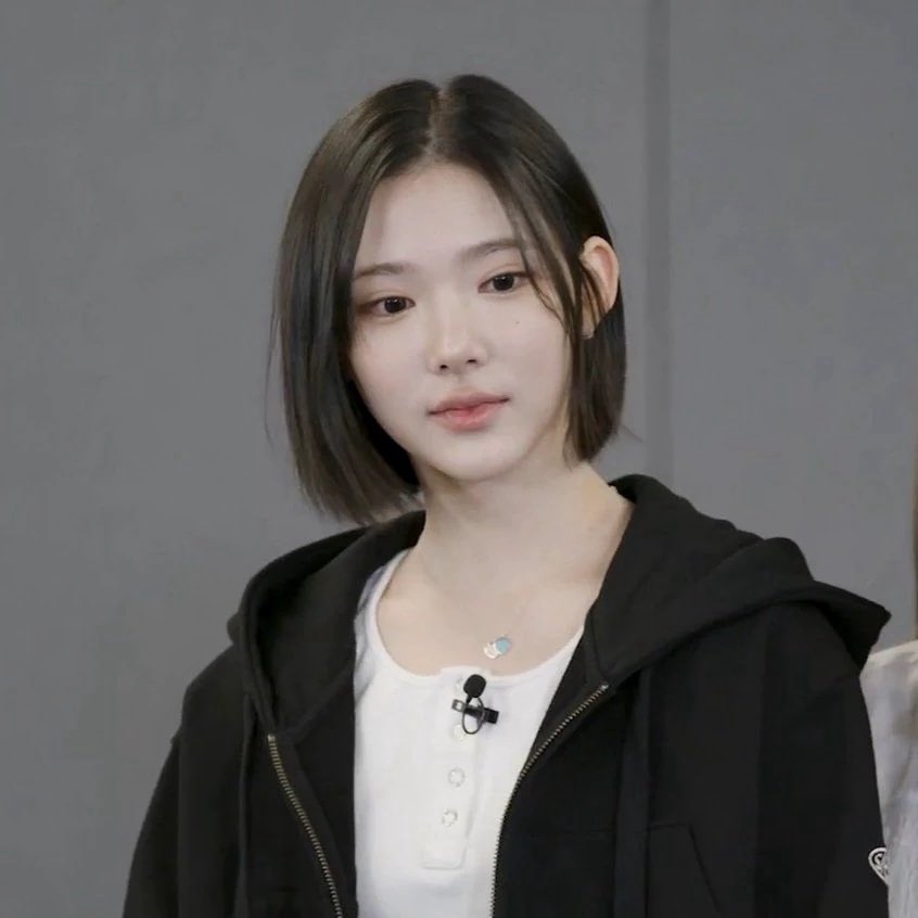 heeaaors's tweet photo. 연한화장에 자연스러운 렌즈 한번만 더 하자고 제안 https://t.co/Ixyh5EtN09