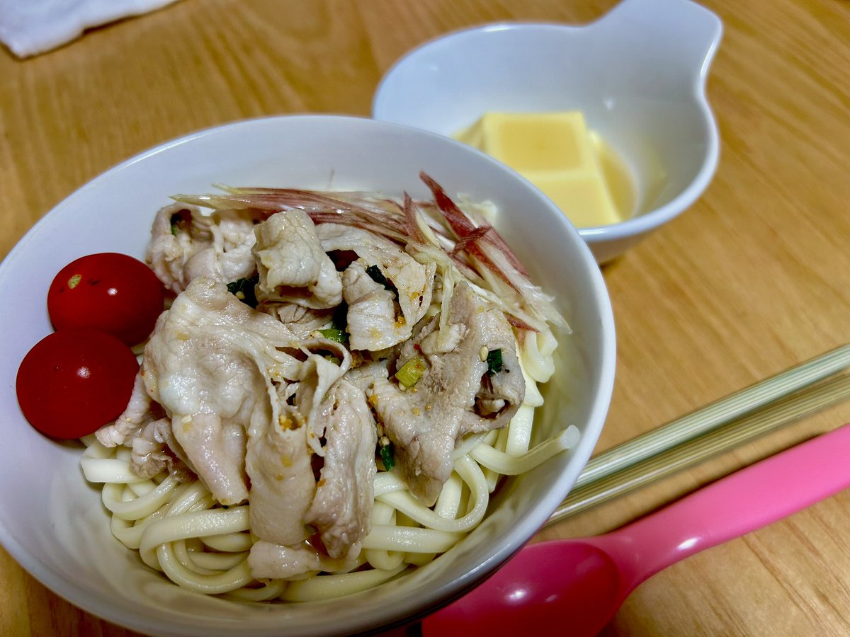 JURIco0101's tweet photo. 冷しゃぶを麺つゆとポン酢に漬けて
小ネギと白ごまと  #匠のスパイス あえて
みょうがとトマトを添えて
疲れた日にぴったり、簡単、冷しゃぶうどん🫶
 #PR https://t.co/8zxbazGnpe