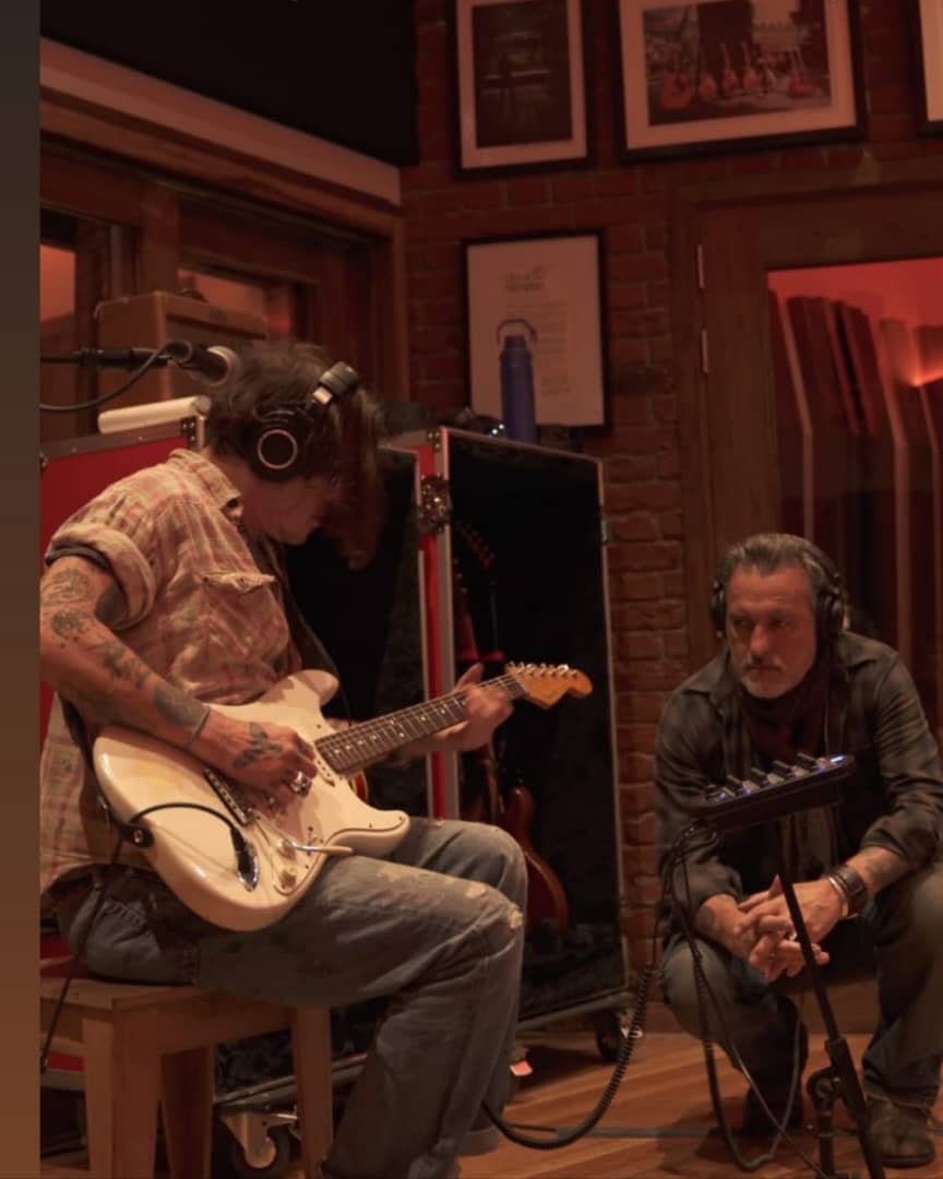 Johnnydeppfan_'s tweet photo. Play da' blues Johnny!"🎸 
  
#JohnnyDepp 🫶
#JorgeRodriguez
#Larocapowerstudio https://t.co/Ri3j9wVU29