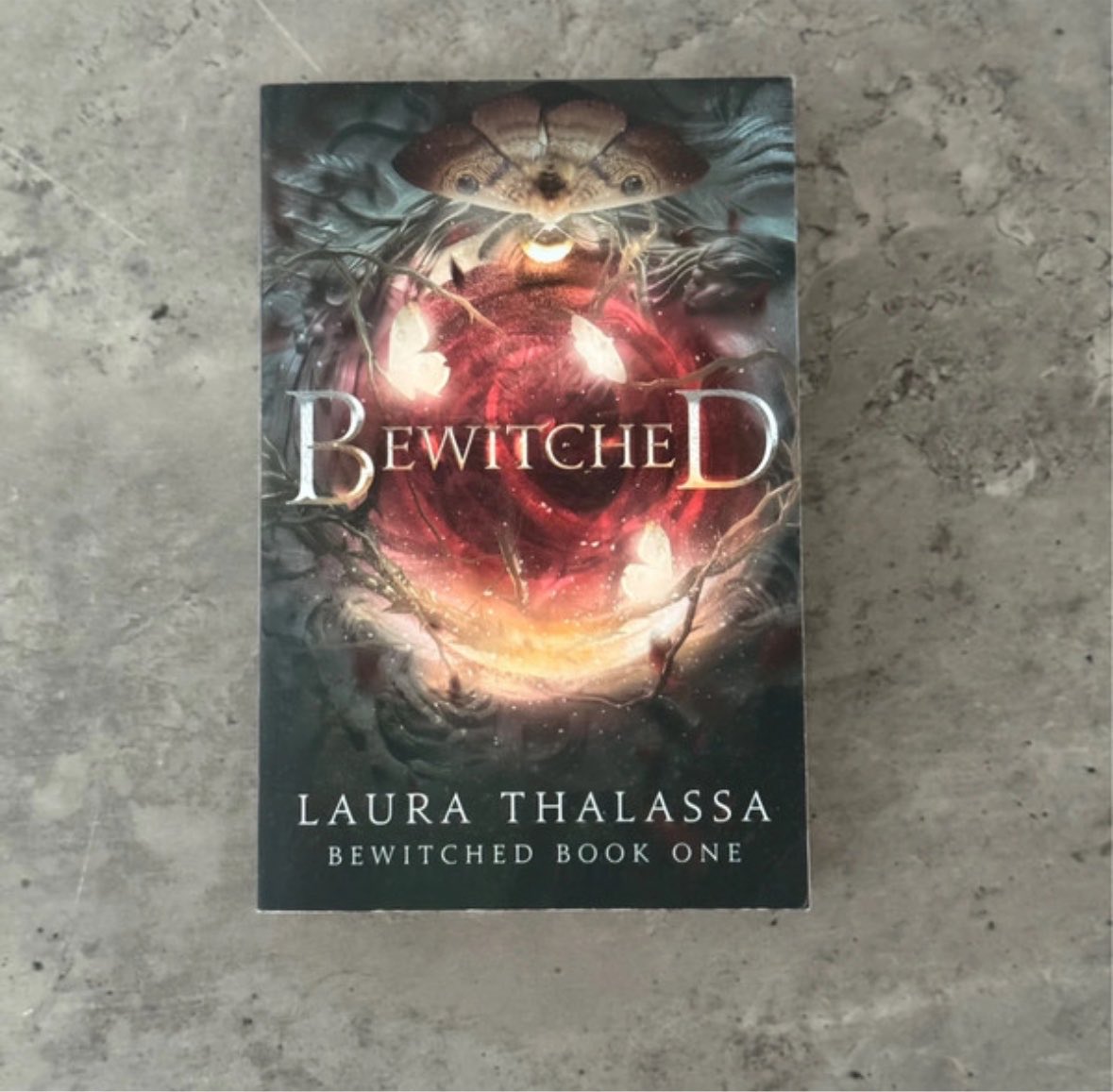 iliachilles's tweet photo. Bewitched by Laura Thalassa 

★ ★ ★ ★ ☆

( Re upload to bump a star)  the first 1/2 was 5 ⭐️s but by the end i wanted to tug out my hair at the fmc. She was so annoying, ive never read a fmc with less of a backbone. https://t.co/ZrS64f39YO
