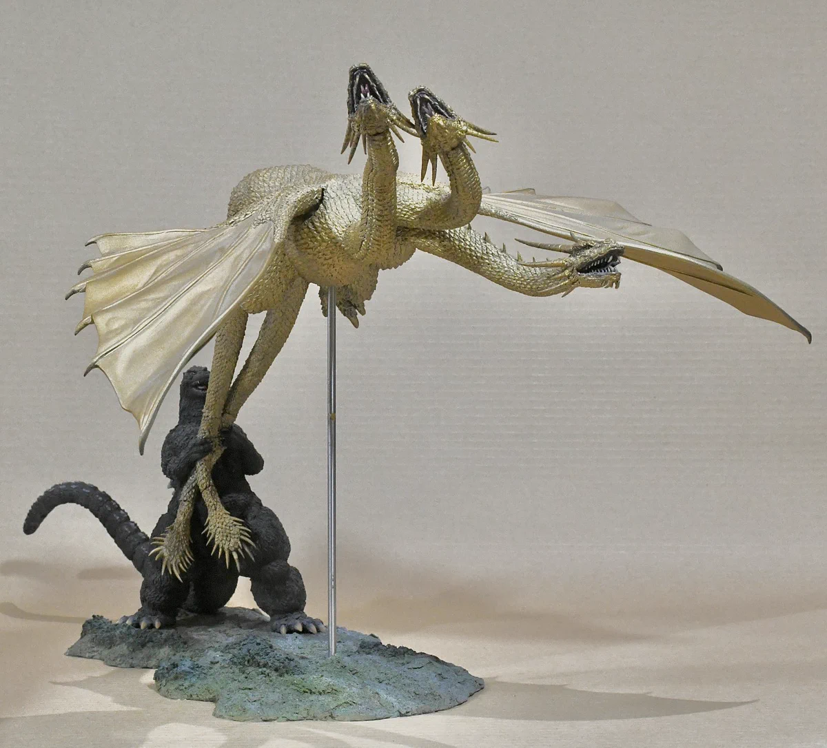 O*n様 酒井ゆうじゴジラVSキングギドラ レジンキット網走にて<製作途中> 有限会社酒井ゆうじ造型工房 公式 on X: 
