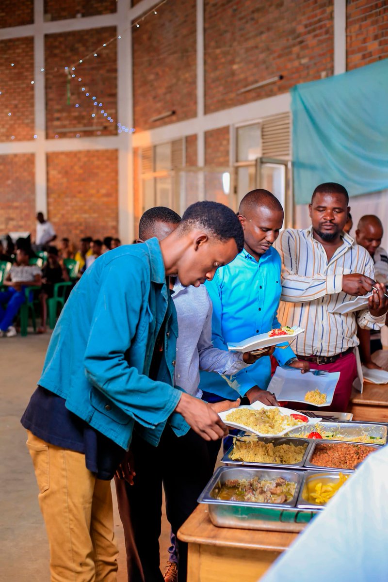 APADECO_BURUNDI's tweet photo. L'#APADECO remercie chaleureusemt les membres d Clubs pr leur engagemt,les Directions d l'École des Élites Contemporaines&des autres #établissemts partenaires pr leur collaboration,ainsi que la fondatrice &l'équipe d #MOH pr la confiance accordée au #Burundi à travers l'APADECO. https://t.co/pr39rjvH4p