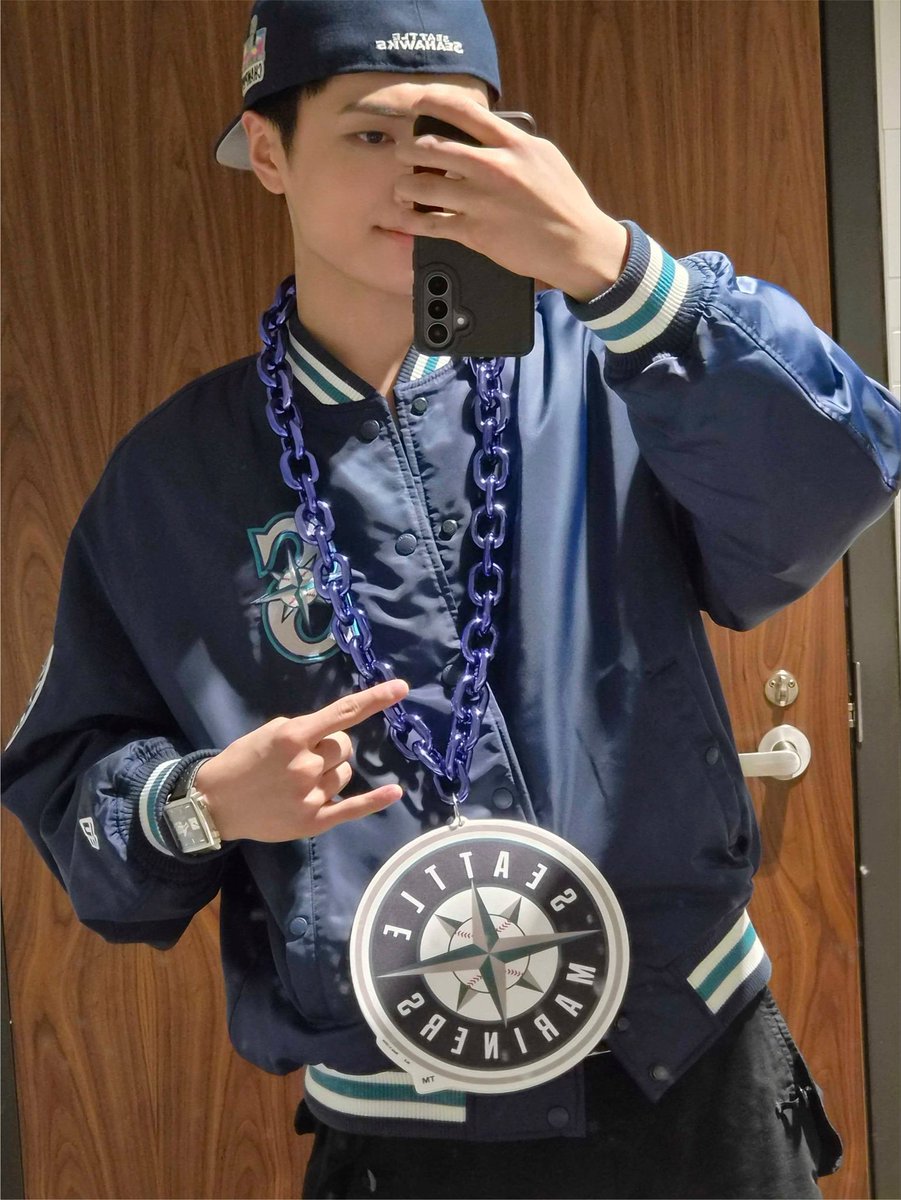 jjjongvely's tweet photo. hometown glow hits different https://t.co/2JHQr1G5oF