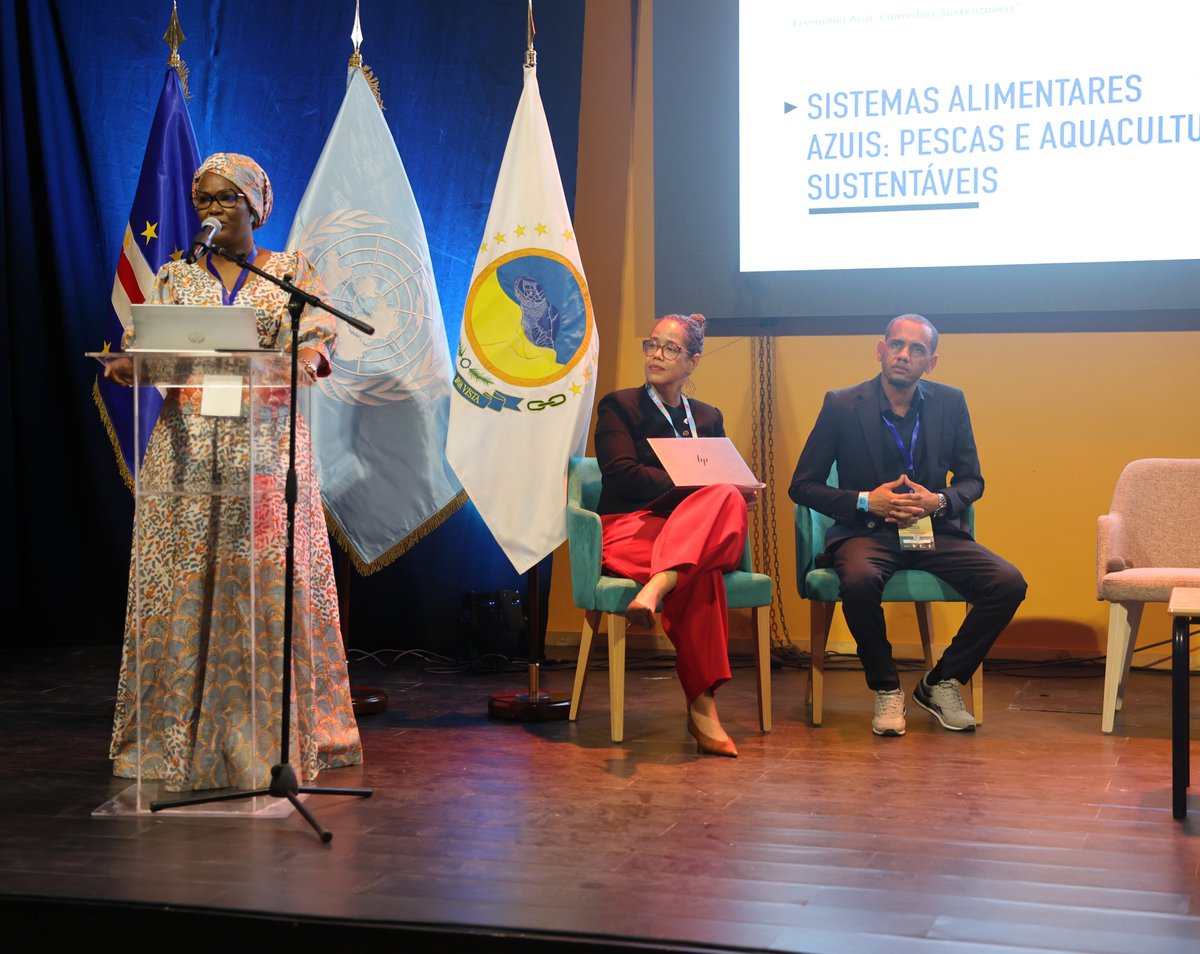 FAOCaboVerde's tweet photo. In 🇨🇻, through #BlueTransformation, FAO is helping unlock the ocean's potential for people, especially women &amp; youth. 🌊

@FAO is working with partners to strengthen 🎣 governance, sustainable aquaculture, resilient value chains &amp; climate-smart solutions for coastal communities. https://t.co/lcxGqmKZYS