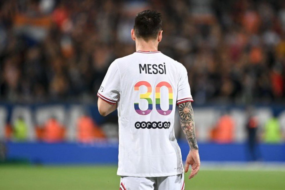 MuhX1616's tweet photo. @goat83075 I challenge you, if you have a picture of Ronaldo wearing this filth. https://t.co/T82FDC2oCD