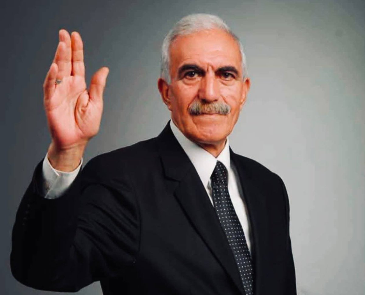 dbinisiyatif's tweet photo. Me bi xemgîniyeke mezin bihîst ku neviyê Şêx Seîd Efendî, hevşaredarê me yê berê yê Xinûsê #HasanBasrîFirat ji welatê xwe dûr çûye li ber dilovaniyê Xwedê.Têkoşîna wî ya ji bo gelê Kurd dê neyê jibîrkirin. Em ji malbata wî re sersaxî û sebir dixwazin. Xwedê bi rehma xwe şad bike. https://t.co/JQrl0lQG3O