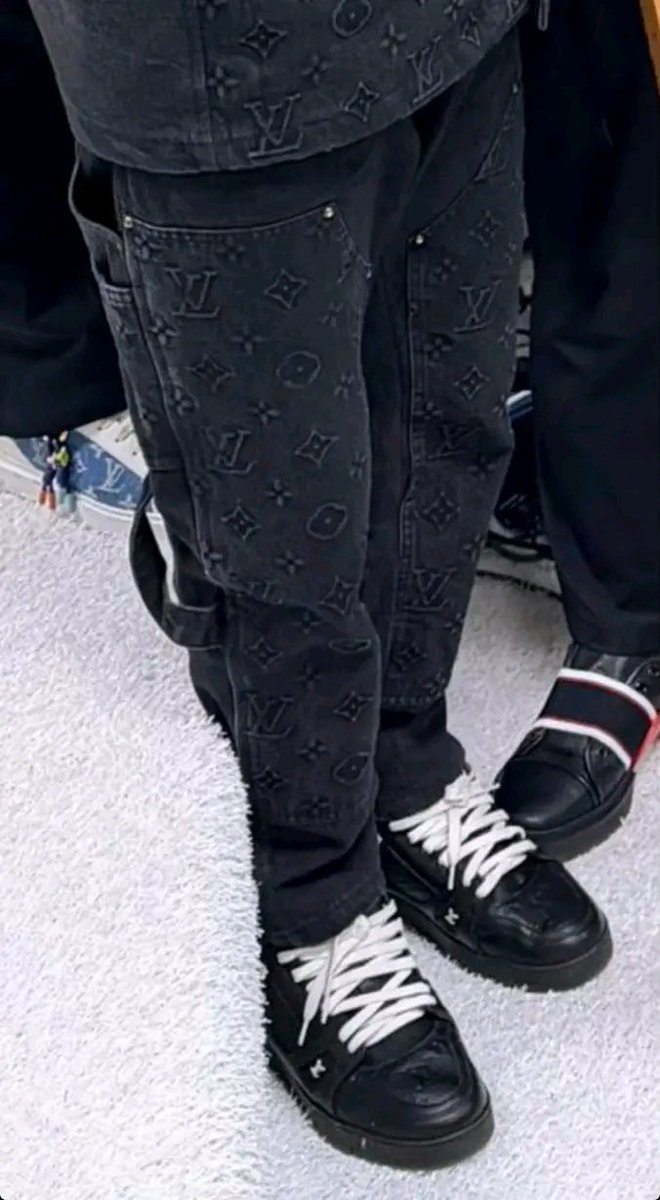 WesternPulse88's tweet photo. BREAKING NEWS: ANC Youth League President Collen Malatjie wearing designer clothing estimated to be worth around R500,000 from head to toe.This despite millions of youth being uneployed. https://t.co/XYPYfoyp5n