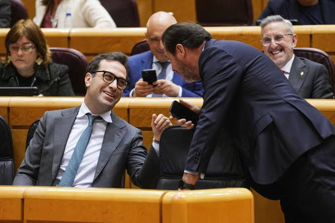 mrspain71's tweet photo. El @ppopular no sólo teme a Sánchez

Su miedo radica en esas personas brillantes que forman su equipo.

Brillar es sinónimo de amenaza y van por ellos.

Puente o Cuerpo son un peligro para los de Feijóo, uno por desmontar su estrategia y el otro por mostrar elegancia y solvencia. https://t.co/tLBFHwjeOY