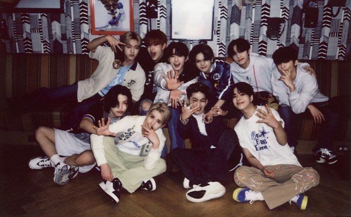 zeoonuuu's tweet photo. 내가 진짜진짜…좋아하고 볼 때마다 울컥하는 트레저 단체사진들 ㅠㅠ 다들 행복해 보여서 넘좋아… https://t.co/oUDfasRAXS