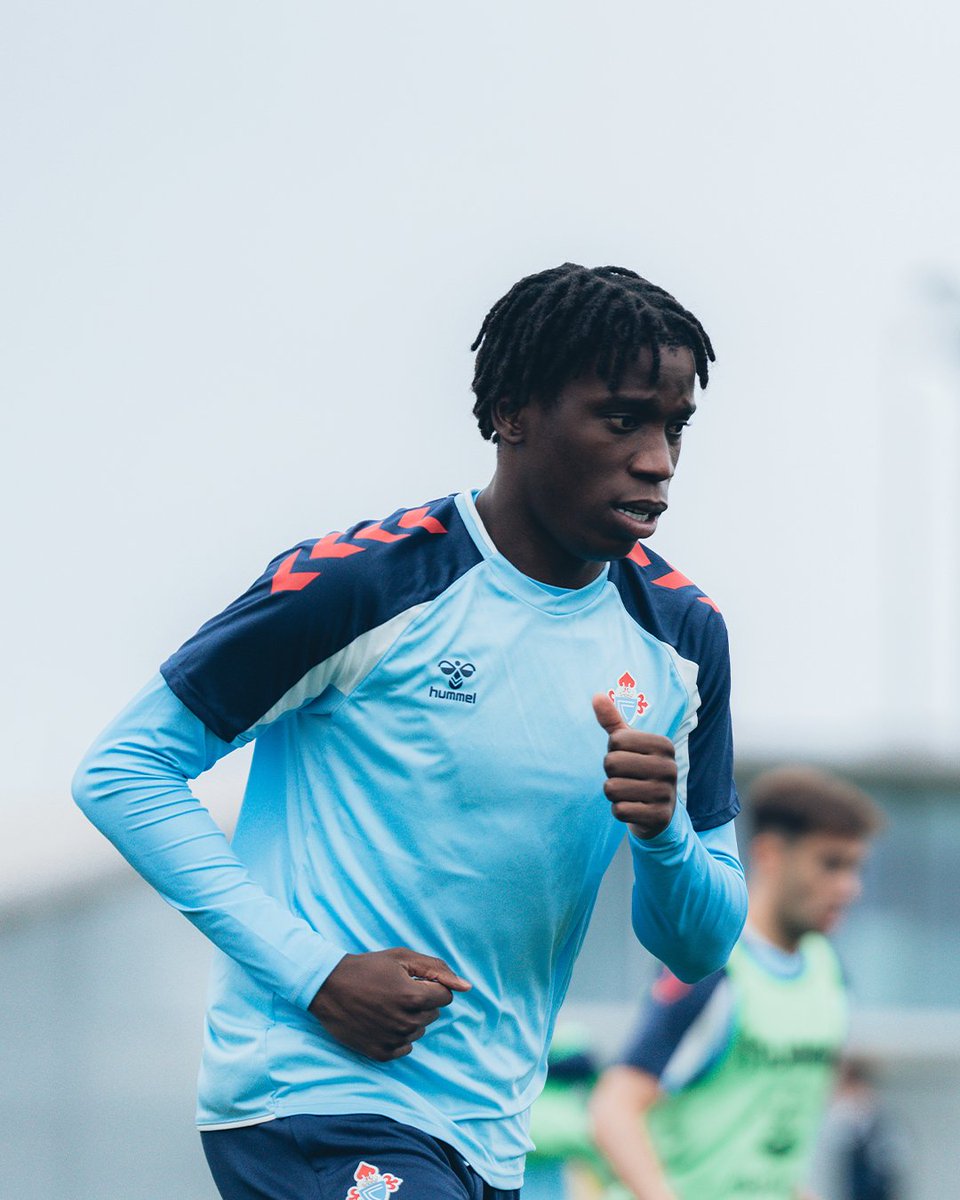 MCeleste1923's tweet photo. 🚨 MERCADO 🚨 

📌 @Oscarmg24 

➡️ O @RCCelta xa rexeitou 2 propostas formais por Ilaix Moriba e Javi Rueda neste mercado 

💵 O #Celta rexeitou unha oferta duns 10M dun clube italiano por Ilaix  e están dispostos a deixalo sair por unha cantidade próxima ós 20M. Dende esa oferta non houbo mais por Moriba

💵 O Celta rexeitou unha oferta de 5-6M por Rueda e canto menos é de esperar que o clube pida 10M para empezar a negociar 

➡️ Ilaix e Rueda non teñen como prioridade cambiar de clube salvo que supoña un claro salto na súa carreira 

➡️ Por Swedberg, Miguel Román ou Javi Rodríguez o Celta partirá sempre de cantidades que superen os 20M

https://t.co/9aIrkcCtLQ