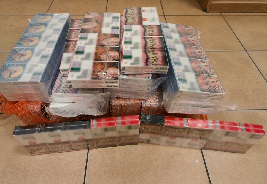 KAS_Lublin's tweet photo. 📢 Czterech kierowców 🚌 próbowało przemycić z 🇧🇾 do 🇵🇱 blisko 1,1 tys. paczek 🚬, a kierowca🚚- 40 kg tytoniu do fajki wodnej.
Nielegalne wyroby wykryli podczas kontroli pojazdów funkcjonariusze SCS z #Terespol i #Koroszczyn.
więcej👉https://t.co/ZtTLjcjrJM https://t.co/meJ5N977p3