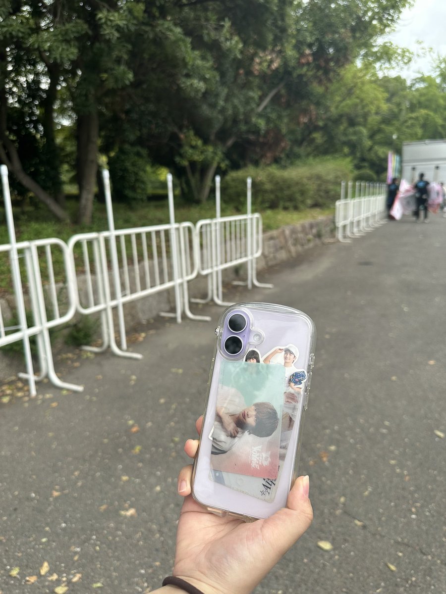 mkhg_ndnd's tweet photo. ＼拡散希望／

今さっき城ホのフラッグのところでスマホの落とし物拾いました！！！！
北口のインフォメーションで預かってもらってます！！！
落とし主さんに届けーー！！

#なにわ男子ND5 https://t.co/fr6kZnBjyq