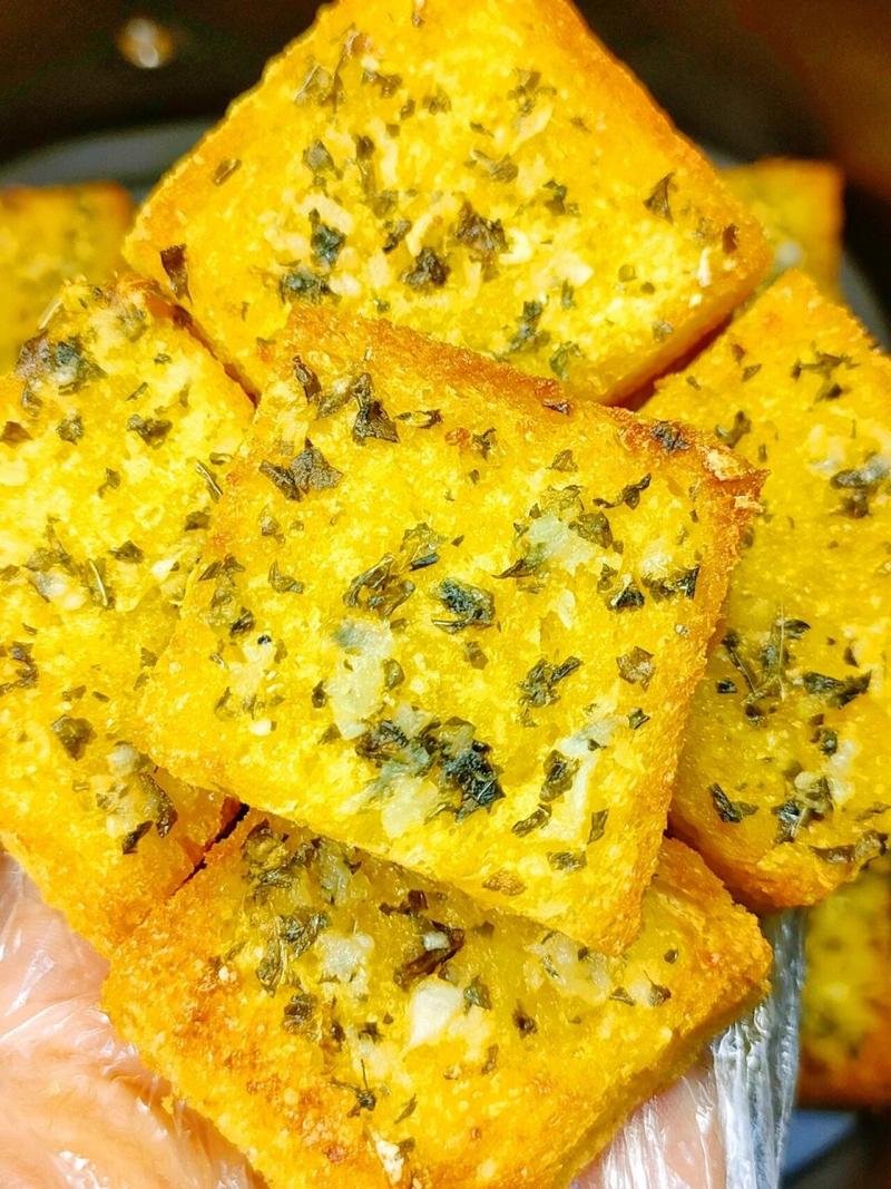 Shay42900714's tweet photo. [Just whipped up the coziest 15-min garlic butter mushroom toast —crunchy, savory, and zero fancy skills needed! Perfect quick weeknight pick-me-up]， https://t.co/EmOSJk9d8P
