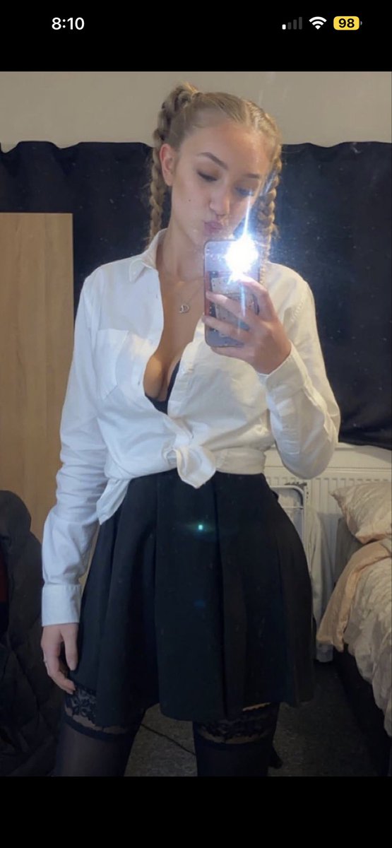 exposeingirl5's tweet photo. This is Emily she’s 22 from London been sent in by a cuck 30 likes he will send nudes #wankchat #irl #exposed #slut #fypシ゚viral https://t.co/57TDi6OO3Q