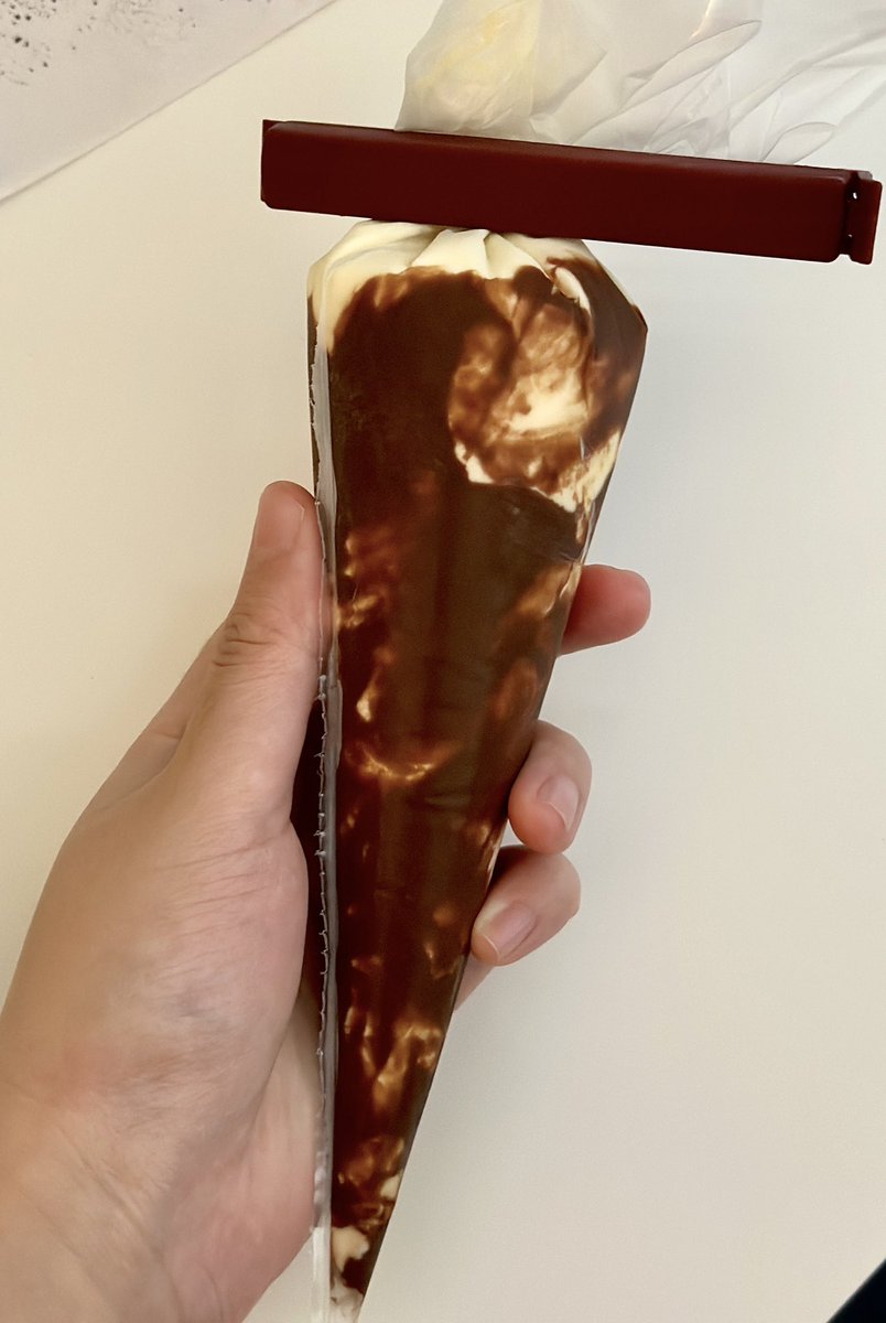 nomnom_eatwell's tweet photo. 수제 바닐라 아이스크림…
콘없는 월드콘같아요 쉽고 맛있어요 
가장 어려운 부분: 만들고 하룻밤 냉동시켜야함 https://t.co/hyYivTOPWk