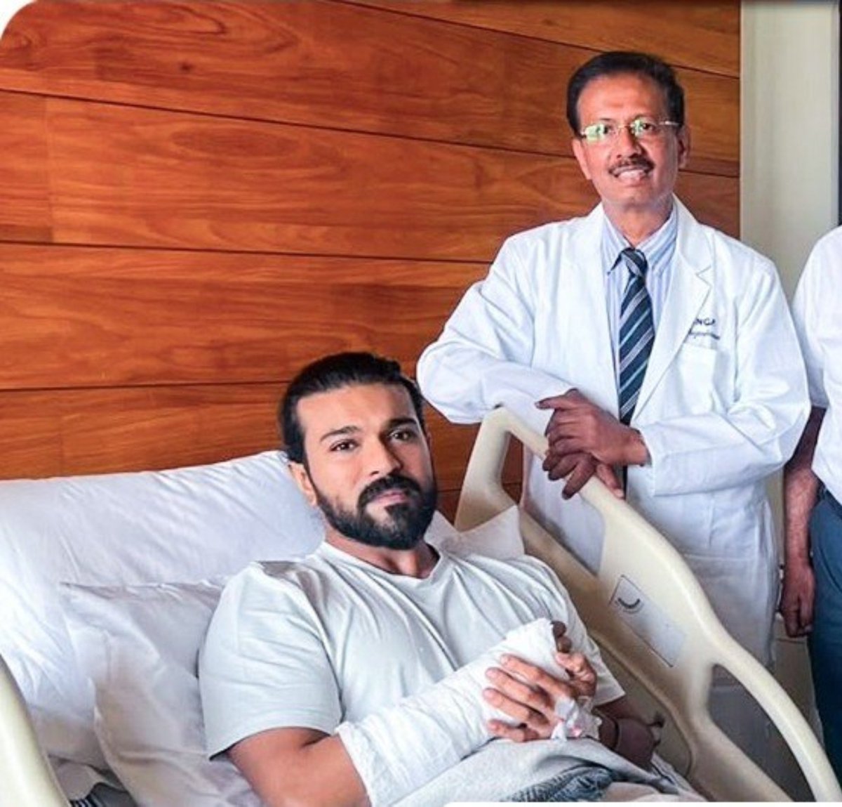 CineChitraalu's tweet photo. Get well soon ❤️‍🩹💪🏻

@AlwaysRamCharan. https://t.co/EVeyOgyLUc