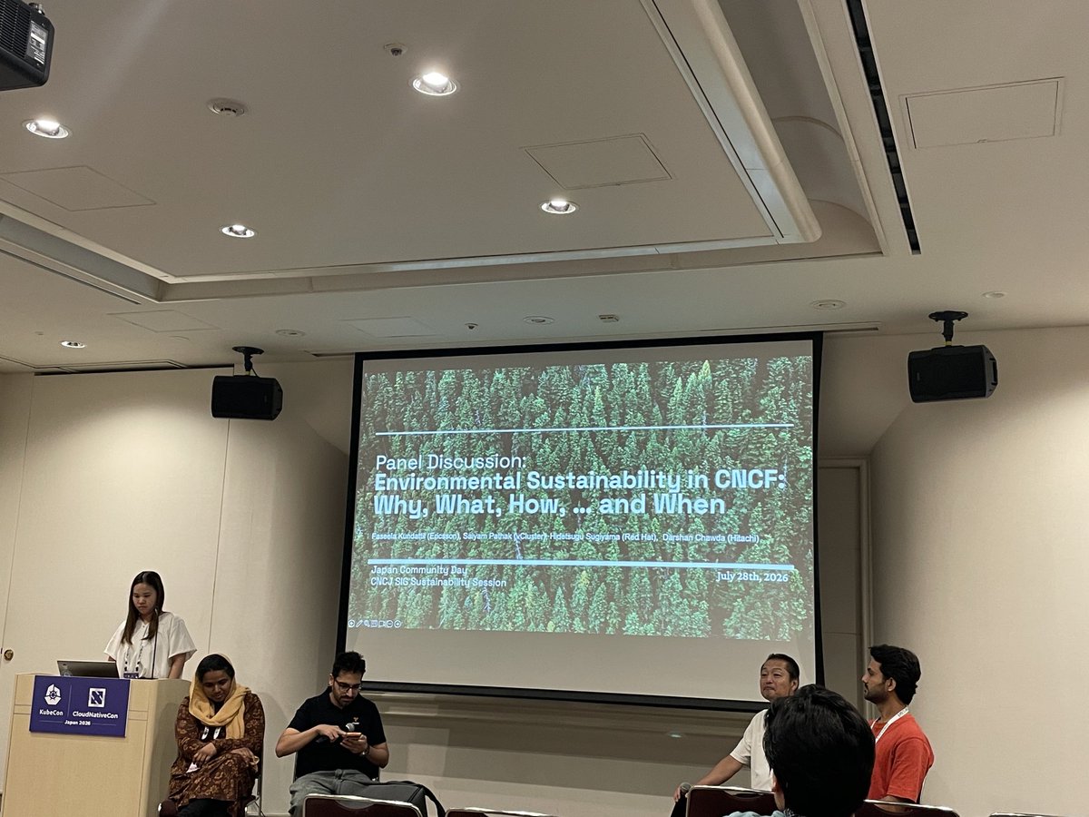 CloudNativeComm tweet picture
