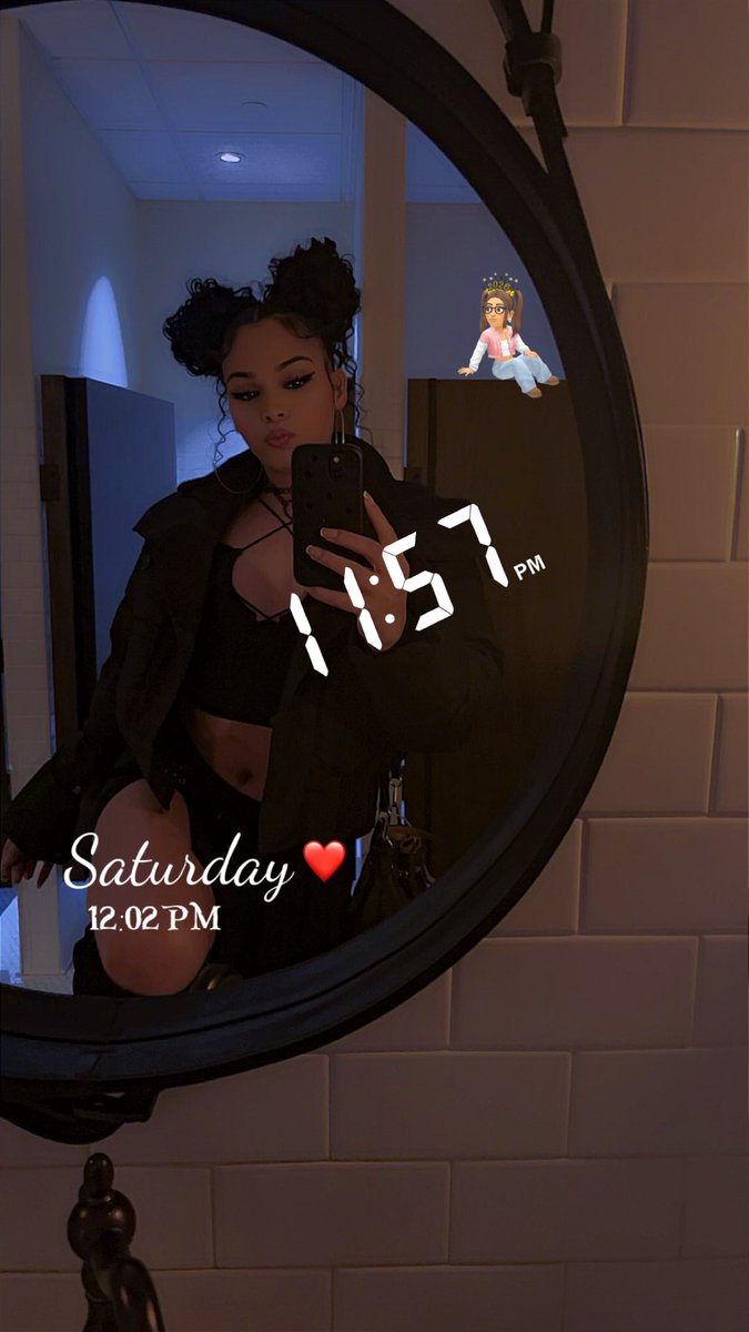NickySwindso's tweet photo. 💋🦋 https://t.co/JWwqto9oMU