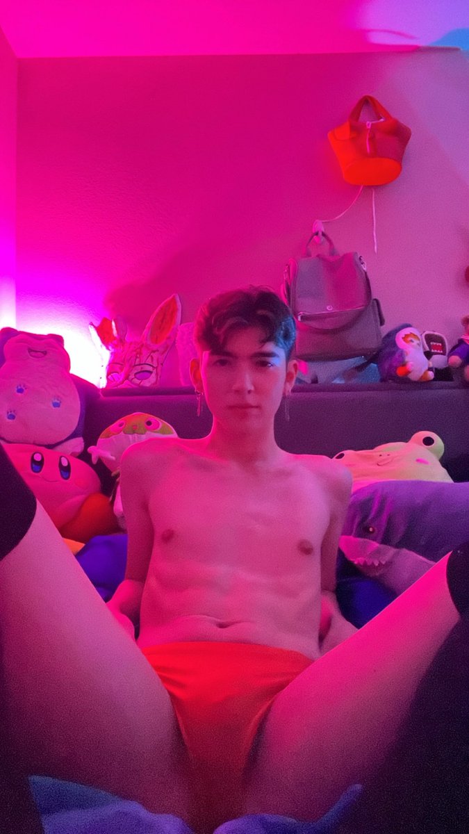 elithearies_'s tweet photo. does anyone know where I can put in my femboy hooters application? https://t.co/3BoHviGCGv