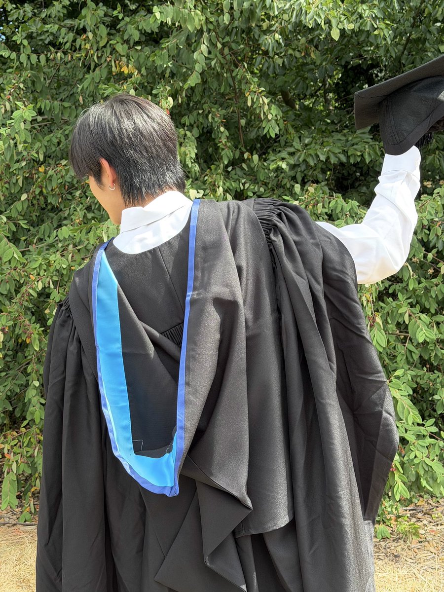 Copper_phrt16's tweet photo. เรียนจบปอตรีที่อังกฤษแล้วนะครับทุกคน อย่างเป็นทางการ🎉

CONGRATS COPPER PHURIWAT
#CopperClassOf2026 https://t.co/WpEpjlFsi2