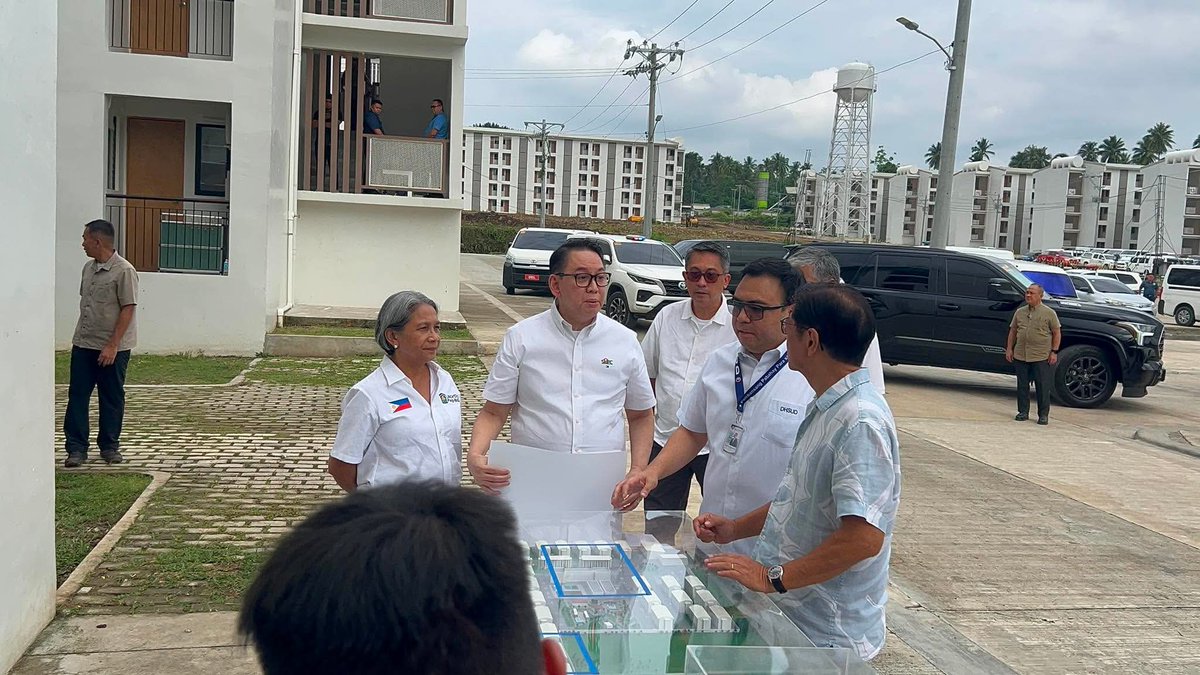 PhilippineStar's tweet photo. President Ferdinand "Bongbong" Marcos Jr. is currently at the People’s Ville housing project in Barangay Riverside, Calinan, Davao City, on Tuesday.

The 14-hectare housing project is a flagship initiative under the "Pambansang Pabahay para sa Pilipino (4PH)" program, featuring 7,200 affordable condominium units for low-income families and informal settlers in the city.

Earlier, Marcos Jr. visited Davao de Oro to turn over agricultural machinery and assistance to local farmers, including four-wheel tractors, rice combine harvesters, 15,000 fingerlings, and P20 per kilo rice. | via Diana Lhyd Suelto
