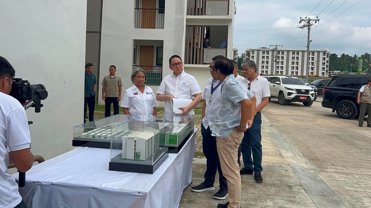 PhilippineStar's tweet photo. President Ferdinand "Bongbong" Marcos Jr. is currently at the People’s Ville housing project in Barangay Riverside, Calinan, Davao City, on Tuesday.

The 14-hectare housing project is a flagship initiative under the "Pambansang Pabahay para sa Pilipino (4PH)" program, featuring 7,200 affordable condominium units for low-income families and informal settlers in the city.

Earlier, Marcos Jr. visited Davao de Oro to turn over agricultural machinery and assistance to local farmers, including four-wheel tractors, rice combine harvesters, 15,000 fingerlings, and P20 per kilo rice. | via Diana Lhyd Suelto