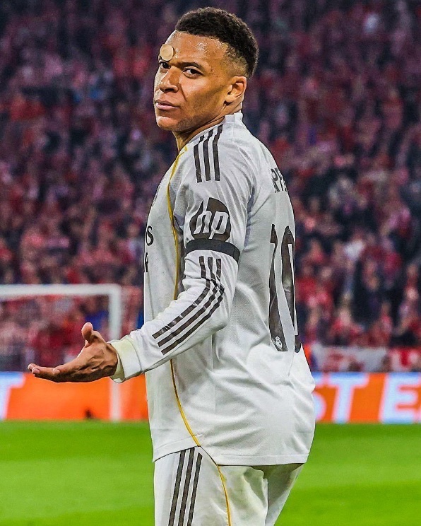 eurofootcom's tweet photo. 🇫🇷📈 Kylian Mbappé ended the season as the top goalscorer in three competitions... ✅ 

🥇 La Liga top scorer (25 goals)
🥇 Champions League top scorer (15 goals)
🥇 World Cup top scorer (10 goals) https://t.co/7U4swZxuuY