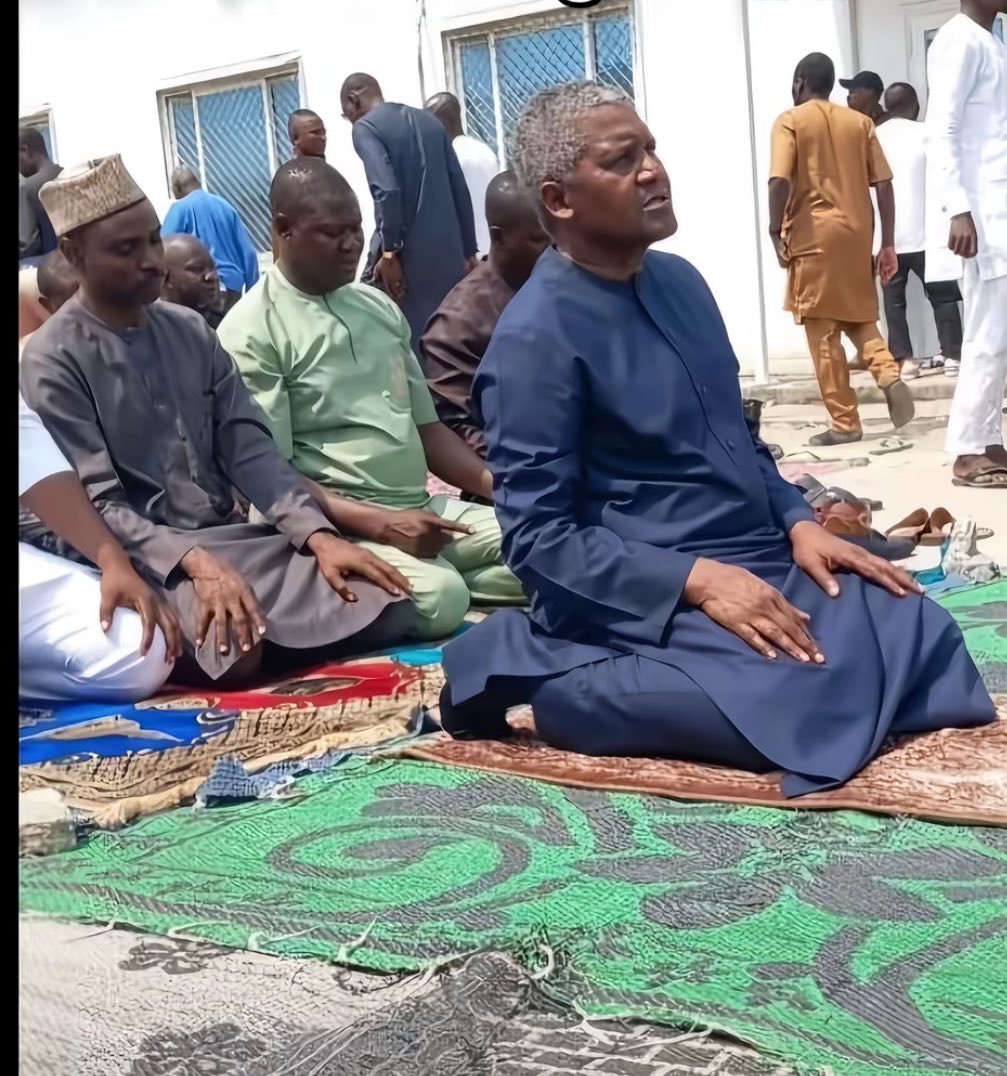 WilliamGtime01's tweet photo. I honestly wan know watin baba dey pray for for here https://t.co/akwcxx02aa