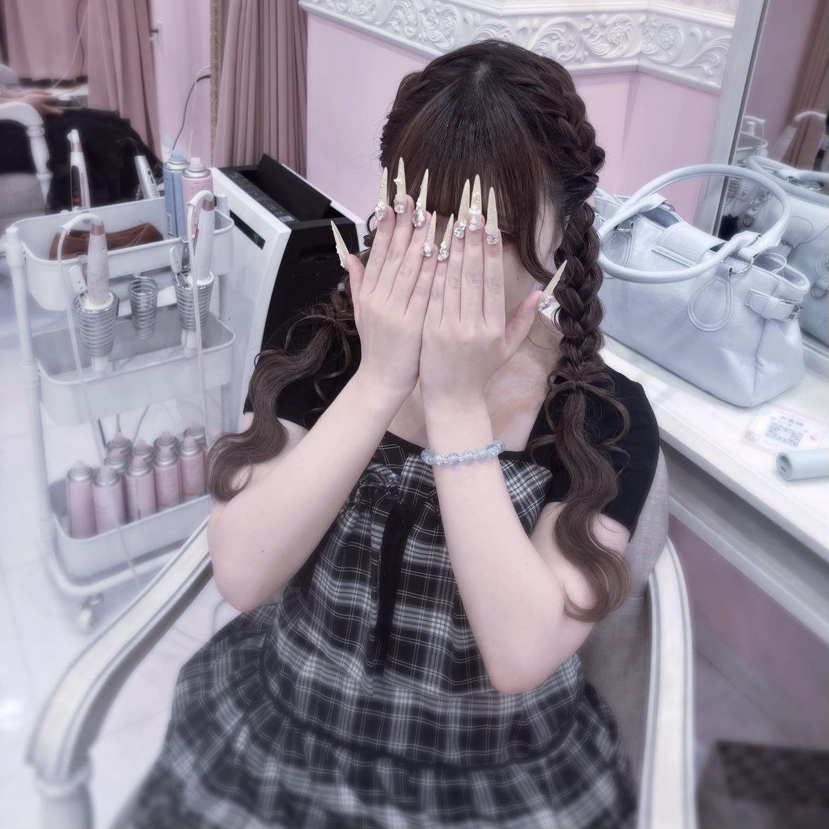 dark14_ness's tweet photo. 福岡遠征中のヘアメ🪄︎︎◝✩
めちゃめちゃかわいいでしょ👶🏻🎶
他界隈のだけどライブとっても楽しかった^ᴗ ̫ ᴗ^♩ https://t.co/h1q6gzXpxD
