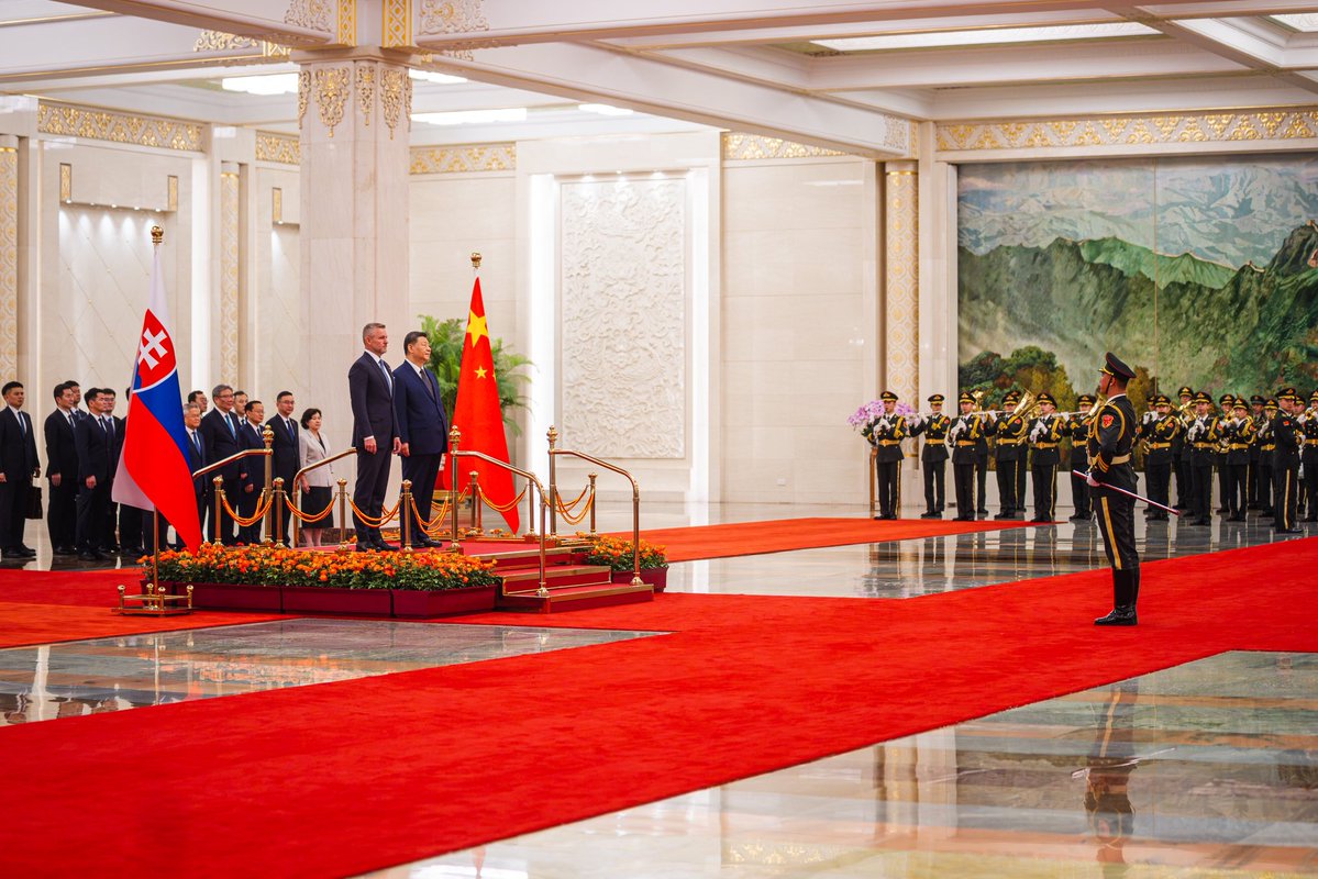 PellegriniP_'s tweet photo. Today, I had the pleasure of holding an inspiring and forward-looking meeting with President Xi Jinping of China. 🇸🇰🤝🇨🇳

Together, we reaffirmed the importance of our strategic partnership and our shared ambition to build stronger bridges between Slovakia and China. As an 🇪🇺 #EU member, Slovakia is committed to expanding cooperation in trade, investment, emerging technologies, scientific research, higher education, and tourism.

The future belongs to nations that embrace innovation, invest in knowledge, and foster international collaboration. By strengthening partnerships in research and development and encouraging the exchange of ideas and expertise, we can unlock new opportunities for sustainable economic growth, technological progress, and greater prosperity for our people.

I was honored to extend a warm invitation to President Xi to visit Slovakia. I am confident that this dialogue marks another important step toward a dynamic, future-oriented partnership that benefits both our nations and contributes to global cooperation.

#Partnership #Innovation #Future #Collaboration #Slovakia #China