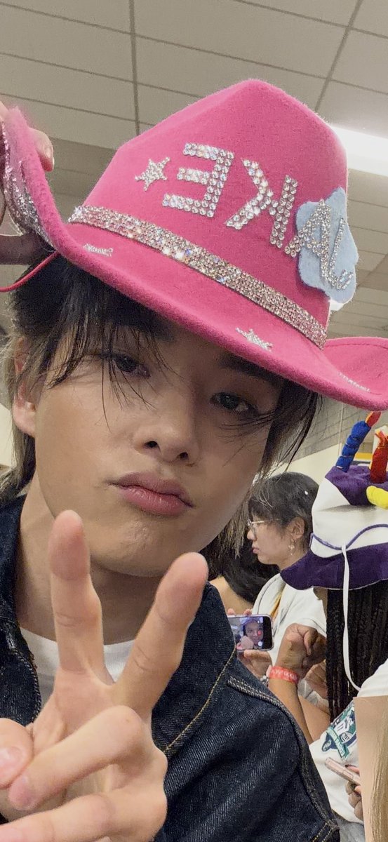jikeuyusohnho's tweet photo. jake is literally so sexy I cannot deal with this rn this singular picture gives me the will to live https://t.co/exwFuVti1S