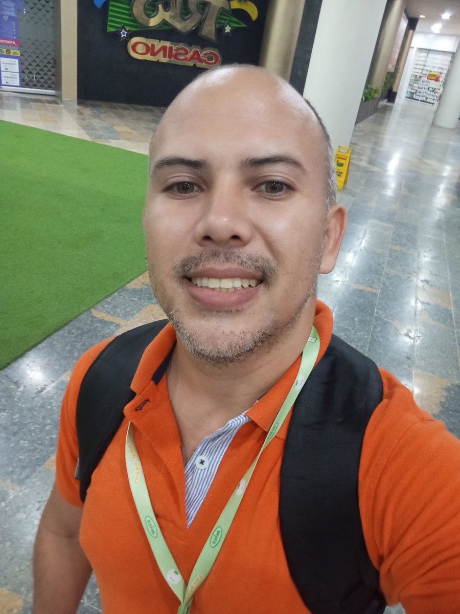 fredgenpat's tweet photo. Hija, un día verás esta foto, y sabrás que no fue por vanidad ni presumir, es para que sepas que mis esfuerzos son por ti y para ti. No importará el trasnocho, ni la carga, ni los obstáculos, porque siempre que te pienso, recobro fuerzas para seguir y superar.

Te amo🌻 HMGP 🌻. https://t.co/lDUVYfAEFd