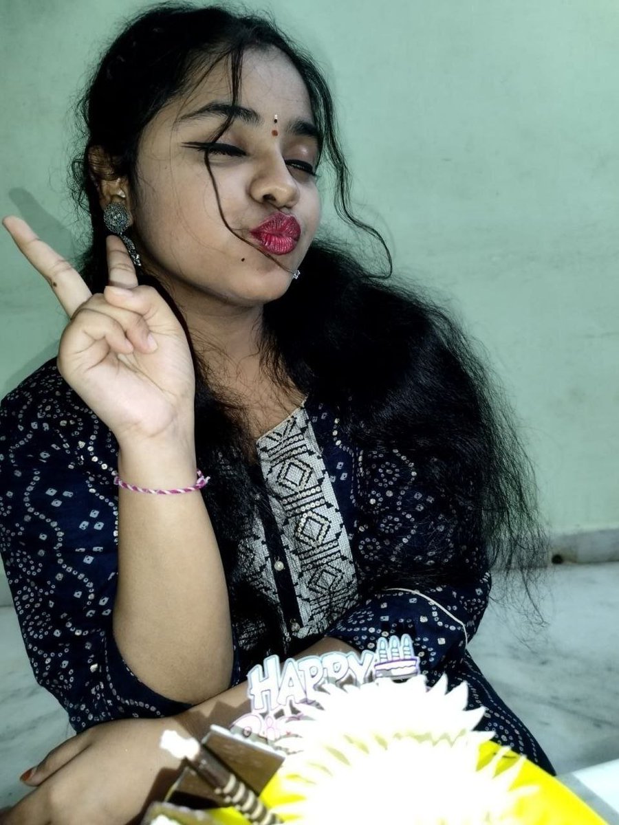 UseMetwo175601's tweet photo. Birthday babe akka https://t.co/paK3SGGO4y