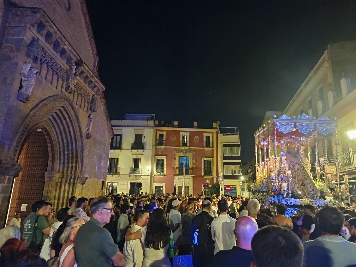 ale_svq's tweet photo. El Palio del verano #Sevilla https://t.co/zC8KSMr5B4