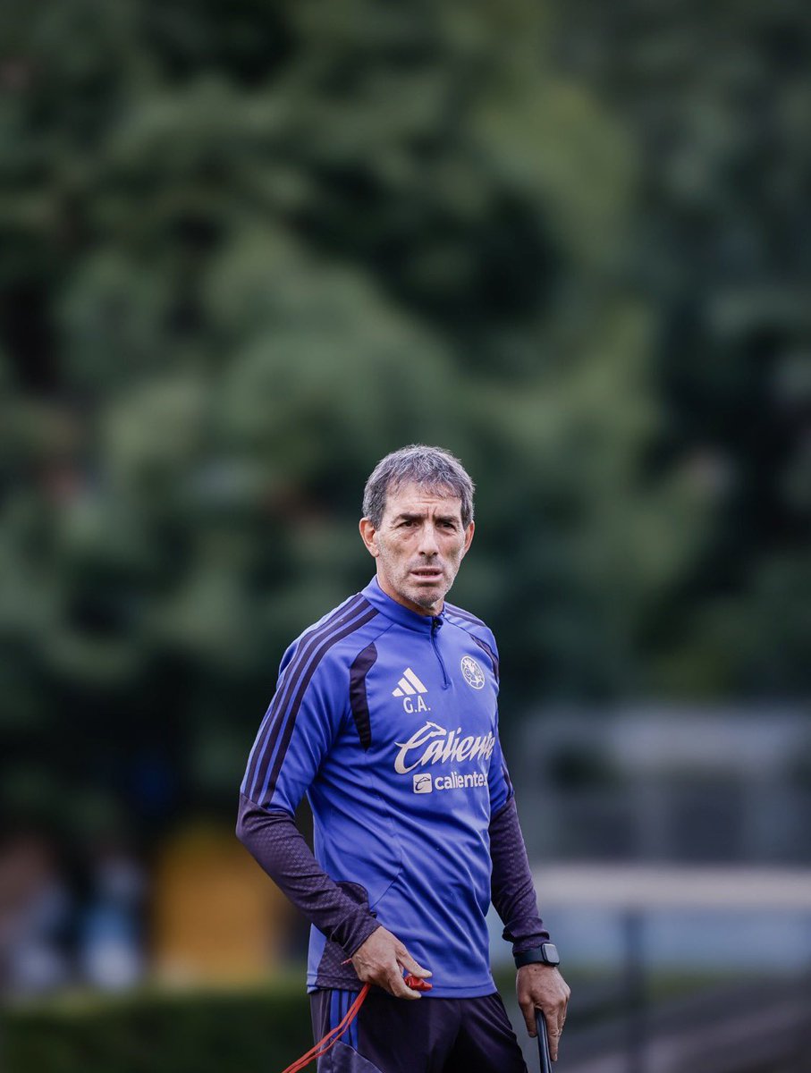 TzompaG's tweet photo. Me da cierta “tranquilidad” ver como vive los partidos, los entrenamientos.

Tiempo al tiempo 🙌🏿✨ https://t.co/I72e7CvBBf