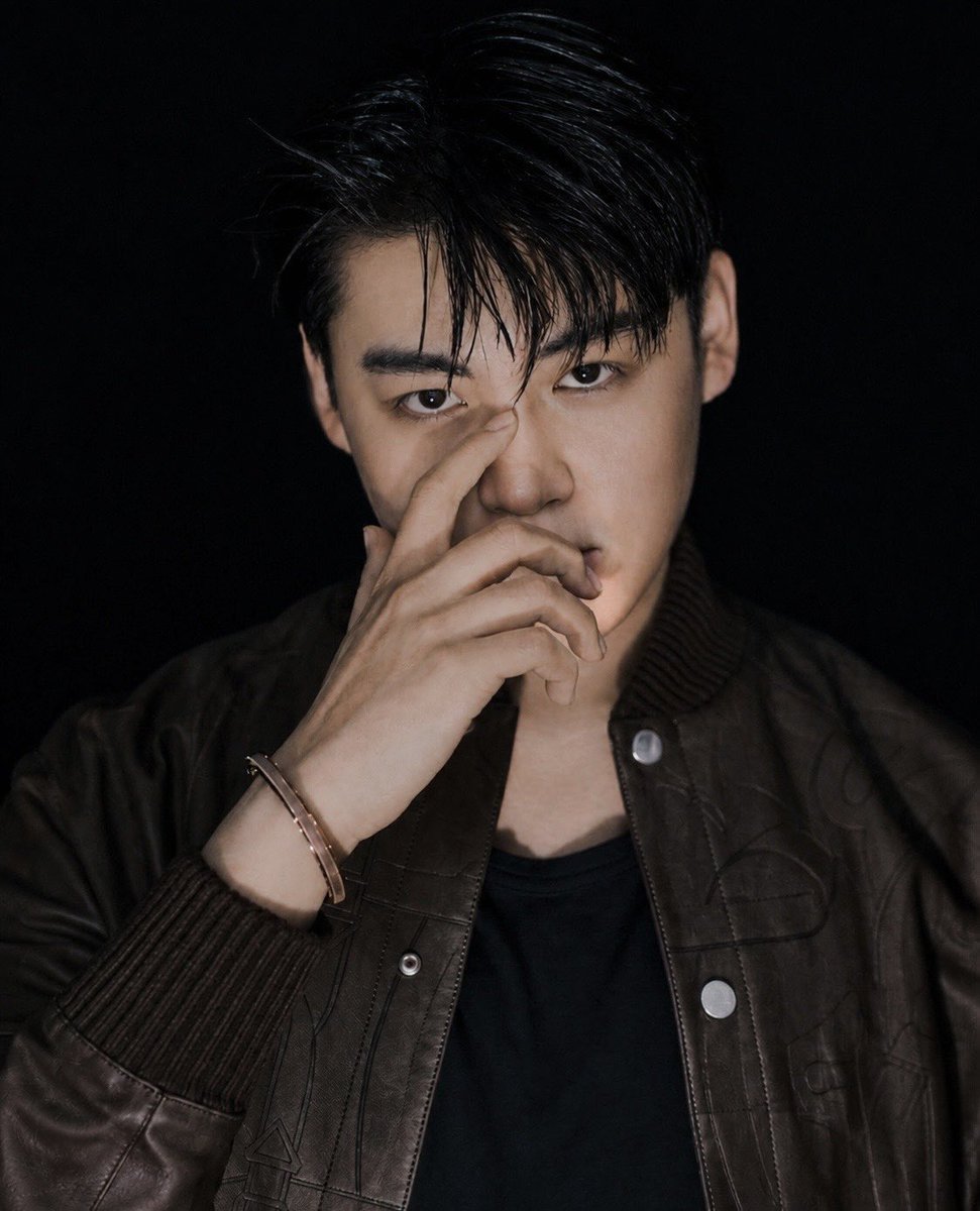 whimsywooje's tweet photo. lee minhyung, you know your fans are thirsty wolves, right? you are insane for this. https://t.co/Nhycmvc5jH