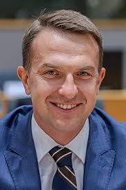 WojtekHagen2's tweet photo. Jeżeli potwierdzą się informacje przekazane przez parlamentarzystów, Szłlapce grozi 5 lat więzienia i kara w wyskokości 5 milionów złotych. https://t.co/u0n3DvW38i