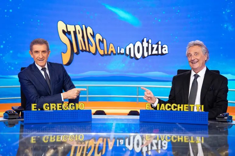 CrazyItalianPol's tweet photo. After 38 years, the satire show "Striscia La Notizia" was cancelled by Mediaset following poor ratings.

"Striscia" was the longest-running show on Italian TV and one of the last remnants of Silvio Berlusconi's idea of television. https://t.co/0aaC5ZWPq4