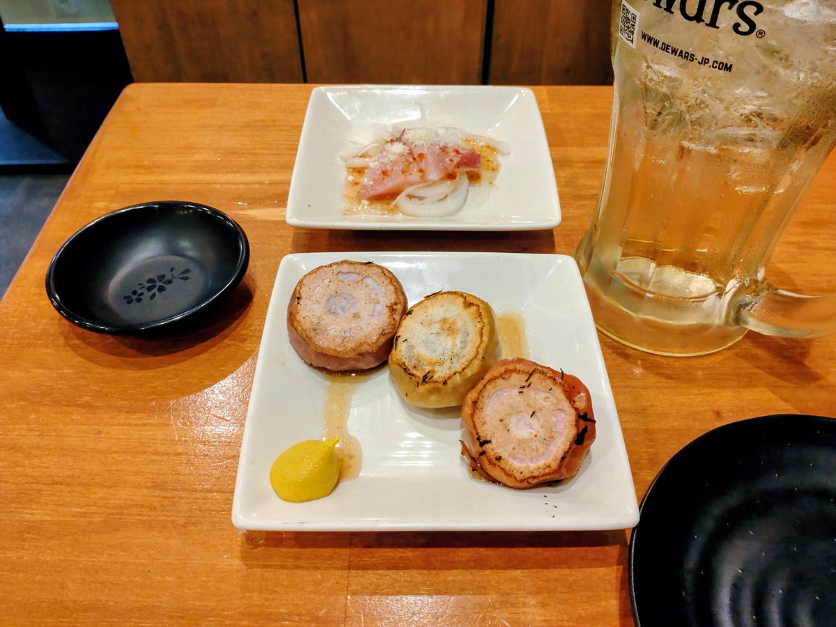 gotch_respect's tweet photo. ちゅきゅのライブ待ちに小籠包を食すなう
なんと焼き小籠包
 @nono_chuucute 
 #ChuuCute https://t.co/C9dpfBrseu