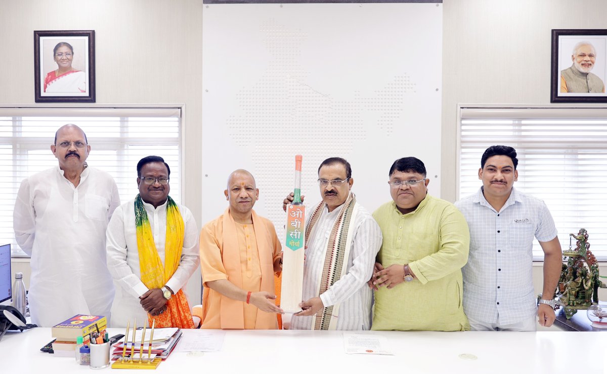 myogioffice's tweet photo. मुख्यमंत्री श्री @myogiadityanath जी महाराज से आज लखनऊ में भाजपा पिछड़ा वर्ग मोर्चा, उत्तर प्रदेश के प्रदेश अध्यक्ष श्री प्रकाश पाल जी एवं कार्यकर्ताओं ने शिष्टाचार भेंट की। https://t.co/fzvpOHNPJ7