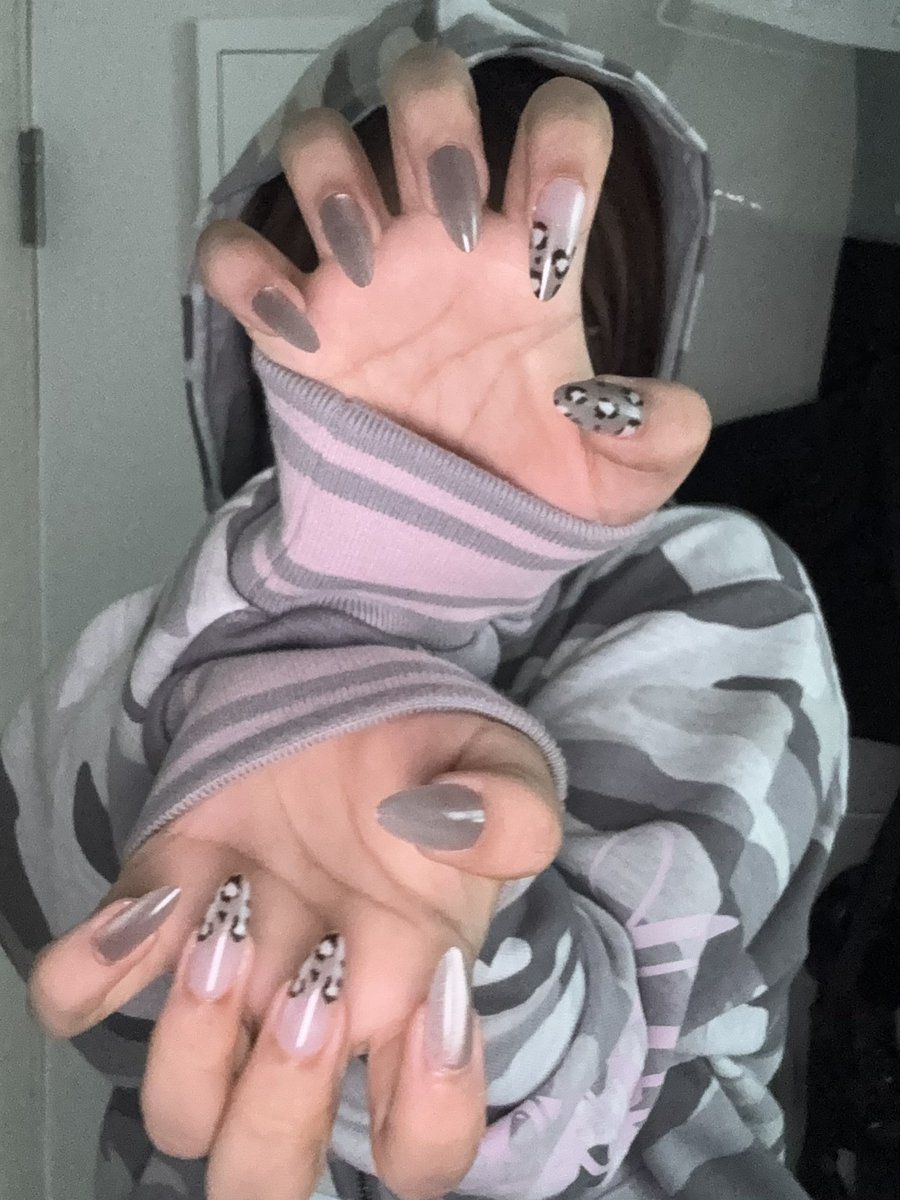 alsusxx's tweet photo. 네일햇어욤💕💅💅💅💕💅💅 https://t.co/rU3ytnRJwl