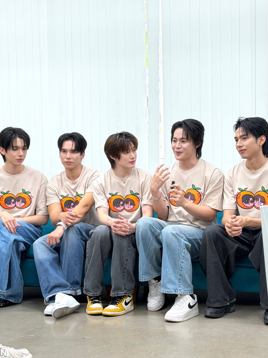 YourThirdSeries's tweet photo. ที่สามของเธอ Your Third Series Press Tour 🌳🍊

ขอบคุณ @webstarupdate ที่ให้เกียรติ “แม้ก” “ณฐ” “โอม” “ฟิวส์” และ “เจ็ม” ได้มาร่วมพูดคุย และโปรโมทซีรีส์ “ที่สามของเธอ Your Third Series” ในวันนี้นะครับ 🫶🏻✨

YOUR THIRD PRESS TOUR
#ที่สามของเธอมาเดินสาย https://t.co/HaqRBdgcKW