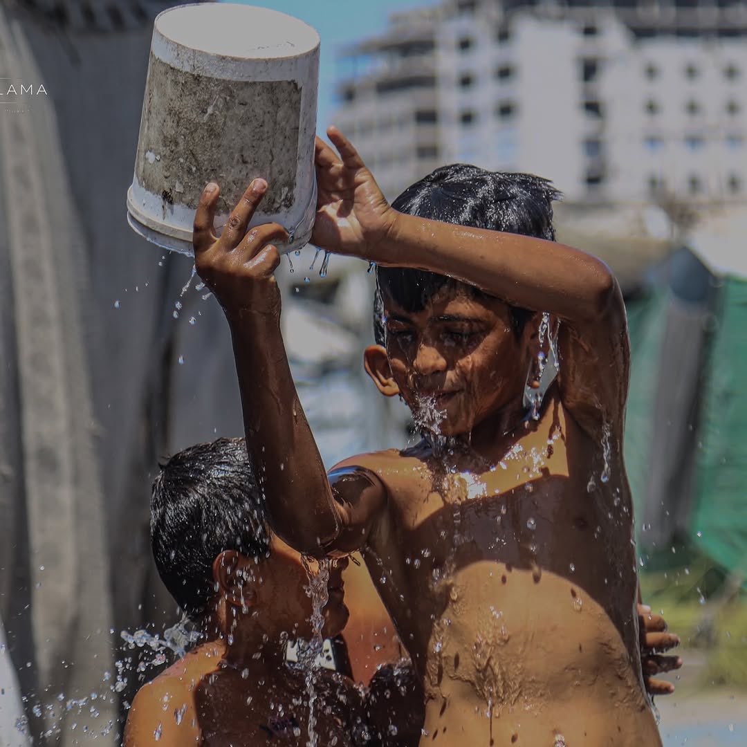 noorharaz's tweet photo. Despite the harsh summer heat and the hardships of displacement, the children of Gaza create spaces of joy and happiness with the simplest of means. Please kindly share and support us 🙏🏻🇵🇸 #IsraelisGenocidalState #SaveGazaChildren #IsraeliTerrorists #italy #news #FREEPALESTİNE https://t.co/i4xTrHzWSJ